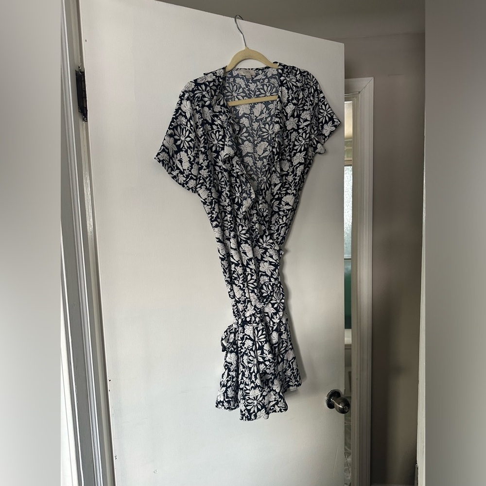 Loft Outlet navy and white floral wrap dress